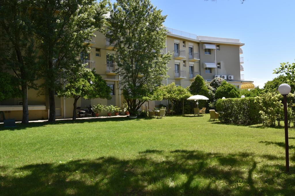 Hotel Janeiro Frontemare Lido di Jesolo Exterior foto
