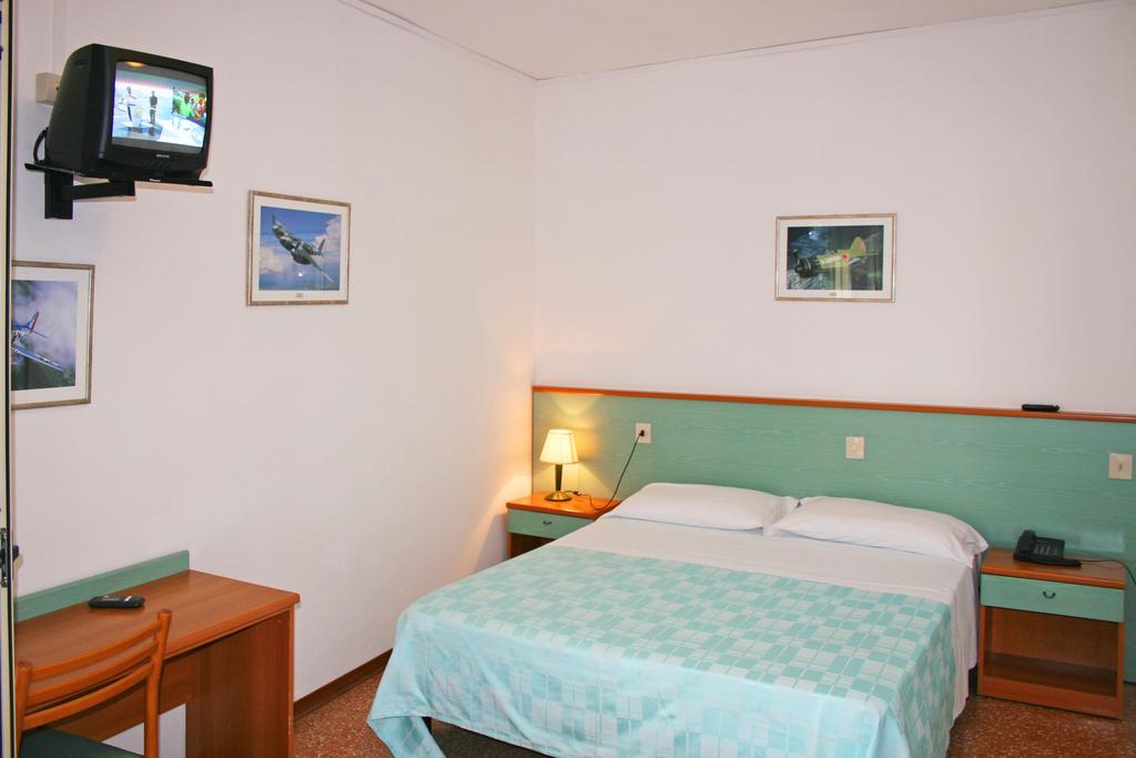 Hotel Janeiro Frontemare Lido di Jesolo Exterior foto