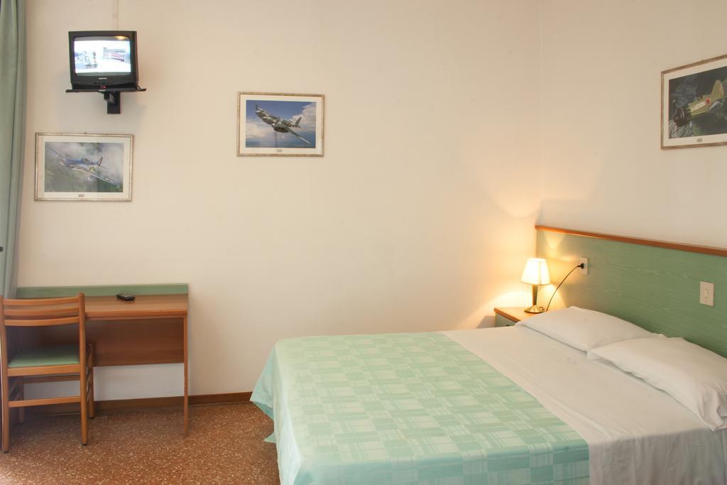 Hotel Janeiro Frontemare Lido di Jesolo Exterior foto